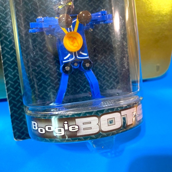 BOOGIE BOTS NWT BIGATRON WIND UP DANCE TOY - Picture 2 of 11